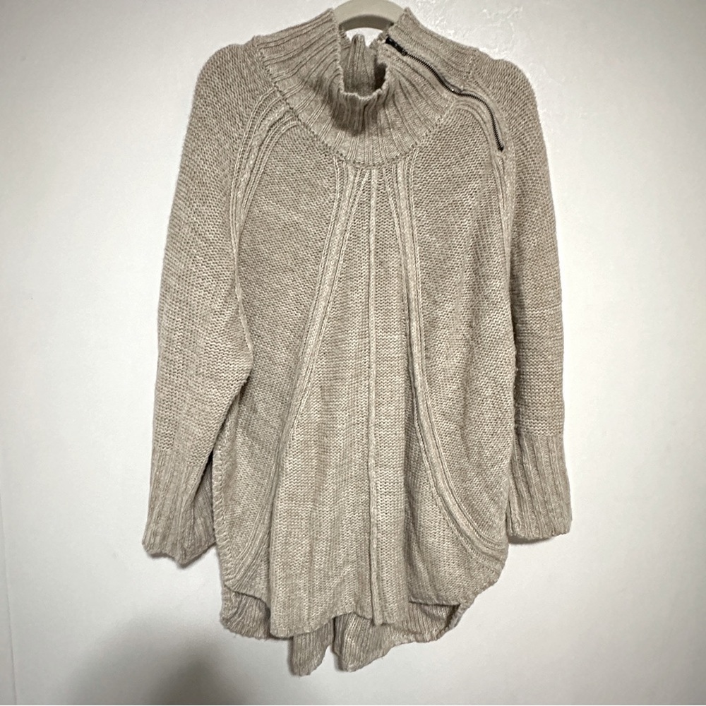 Woman’s Pullover Zip Neck Oversized Sweater Size L/XL Acadamia Hobo